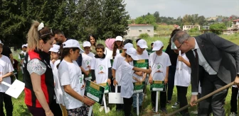 Adana'da Okulda Çiftlik Projesiyle Öğrenciler Fidan Dikti
