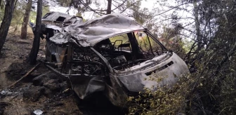 Adana'da Uçuruma Yuvarlanan Minibüs Yanarak 4 Kişi Hayatını Kaybetti