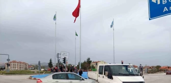 Burdur'da Kırmızı Işık İhlali Yapan Kamyonetle Otomobil Çarpıştı