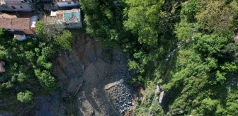 Gaziosmanpaşa'da Toprak Kayması Sonrası Heyelan Bölgesi Havadan Görüntülendi