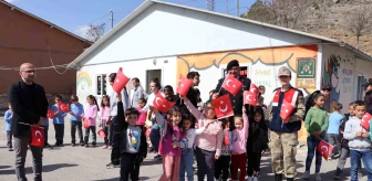 Gümüşhane'de Jandarma Ekipleri Köy Okullarını Ziyaret Etti