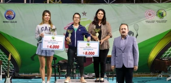 Mersin'de Kadınlar Günü Tenis Turnuvası Ödül Töreni