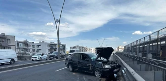 Kayseri'de Kontrolden Çıkan Otomobil Kazası: 2 Yaralı