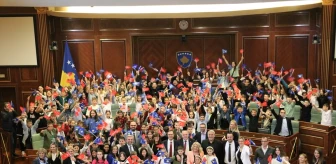 Kosova'da Türkçe eğitim gören öğrenciler Meclisi ziyaret etti