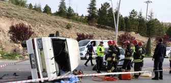 Konya'da Minibüs ve Otomobil Çarpışması: 1 Ölü, 3 Yaralı