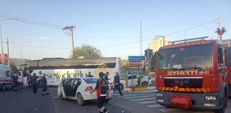 Mardin'de otomobil ile hafif ticari araç çarpıştı: 4 yaralı