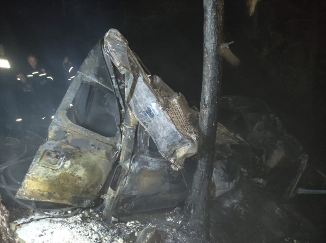 Minibüs uçuruma devrilip yandı: 3 ölü, 18 yaralı