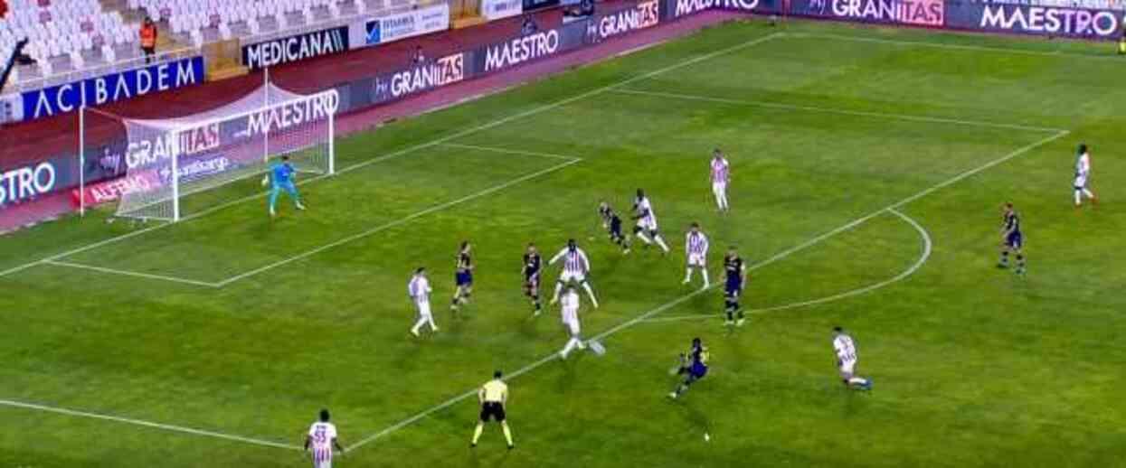 Örümcek ağlarını aldı! Fenerbahçe'nin yıldızı Fred'den efsane gol