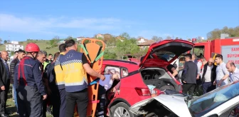 Samsun'da Otomobil Çarpışması: 3'ü Çocuk 8 Kişi Yaralandı