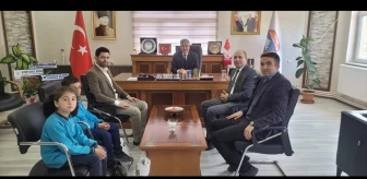 Sivas Ulaş'ta Öğrenciler Belediye Başkanını Ziyaret Etti