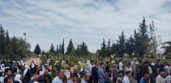 Adana'da tarım işçilerini taşıyan minibüsün devrilmesi sonucu hayatını kaybeden 4 kişinin cenazesi, Mardin'de toprağa verildi