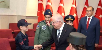 Milli Savunma Bakanı Yaşar Güler, 23 Nisan Ulusal Egemenlik ve Çocuk Bayramı'nda TRT Çocuk Korosu ile bir araya geldi