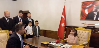 Nevşehir Belediye Başkanı Rasim Arı, 23 Nisan'da makam koltuğunu öğrencilere devretti