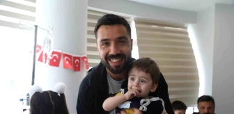 Sivasspor Teknik Direktörü ve Futbolcular Çocukları Ziyaret Etti