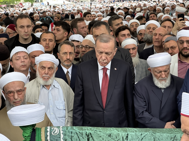 Cumhurbaşkanı Erdoğan, İsmailağa lideri Hasan Kılıç'ın cenaze törenine katıldı