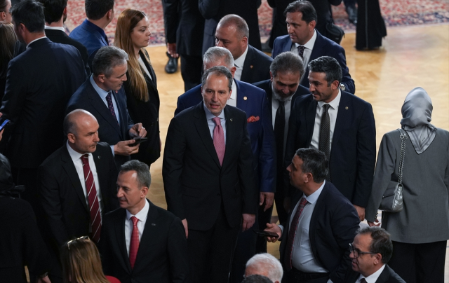 Erdoğan, 23 Nisan resepsiyonunda salonda bulunan Fatih Erbakan'ı çaya davet etmedi