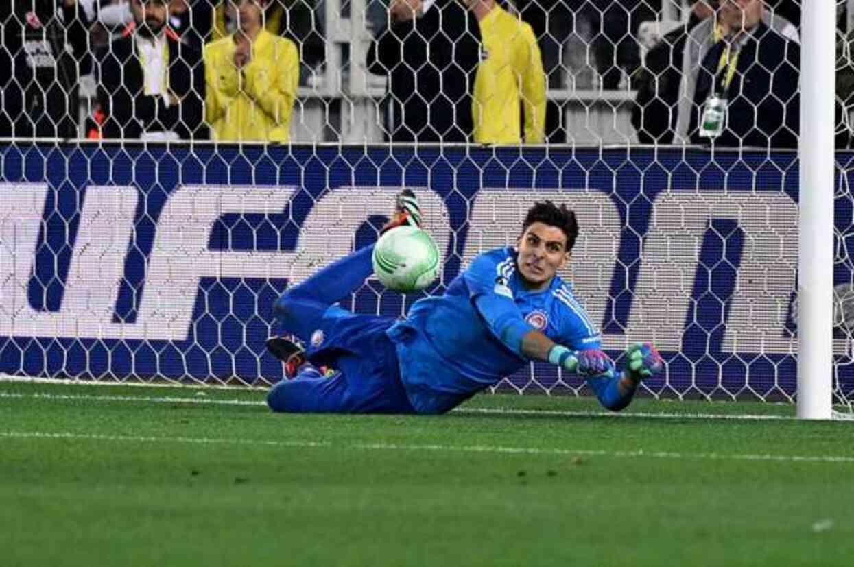 Fenerbahçe'yi eleyen Olympiakos kalecisi Konstantinos Tzolakis, kariyerinin transferini yapmaya hazırlanıyor Fenerbahçe'yi eleyen Olympiakos kalecisi Konstantinos Tzolakis, kariyerinin transferini yapmaya hazırlanıyor