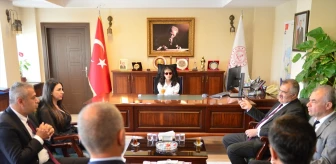 Adana İl Milli Eğitim Müdürü, görme engelli öğrenciye makam koltuğunu devretti