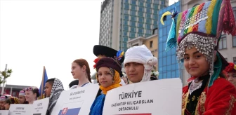 Taksim Cumhuriyet Anıtı'nda 23 Nisan kutlamaları düzenlendi