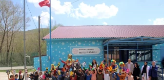 Bayburt İl Jandarma Komutanlığı, Mutlu İlkokulu Öğrencilerine Sürpriz Yaptı