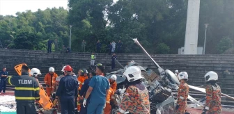 Malezya'da geçit töreni provası sırasında 2 askeri helikopterin çarpışması sonucu 10 kişi hayatını kaybetti