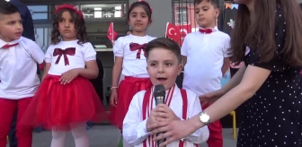 5 yaşındaki çocuk İstiklal Marşı'nı ezbere okudu