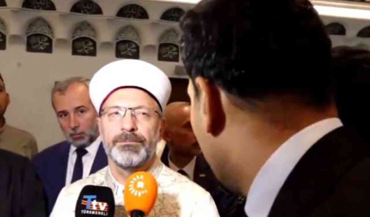 Özgeçmişinde iyi derecede Arapça bildiği yazıyordu: Diyanet İşleri Başkanı Erbaş, Arapça soruya tercüme istedi Özgeçmişinde iyi derecede Arapça bildiği yazıyordu: Diyanet İşleri Başkanı Erbaş, Arapça soruya tercüme istedi