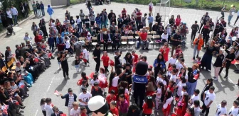 Samsun'da polisler çocuklarla 23 Nisan Bayramı'nı kutladı