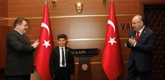 Sakarya Valisi Yaşar Karadeniz, 23 Nisan'da Makamını Öğrenciye Devretti