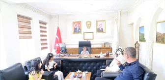 Savur Belediye Başkanı Engin Uğur Hamidi, çocuklara makam koltuğunu devretti
