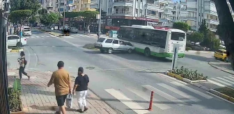 Alanya'da Kavşakta Artan Trafik Kazaları Vatandaşları İsyan ettirdi