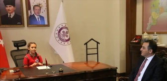 Burdur Valisi Türker Öksüz, 23 Nisan'da Makamını Öğrenciye Devretti
