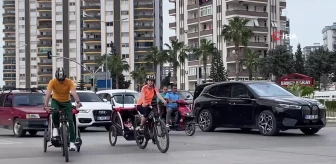 3 çocuklu çift her yere bisikletle gidiyor