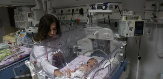 Adana'da eşinin kullandığı elektrikli bisikletten düşen annenin bebeğinin sağlık durumu iyiye gidiyor
