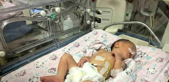 Adana'da trafik kazasında hayatını kaybeden annenin karnından sezaryenle alınan bebek hayati tehlikeyi atlattı
