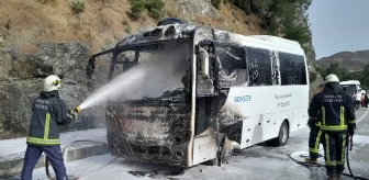 Antalya'da midibüste çıkan yangın söndürüldü