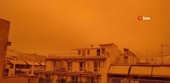 Atina'da Sahra'dan gelen çöl tozu gökyüzünü turuncuya boyadı