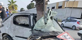 Adana'da trafik kazasında hurdaya dönen araçtan sürücü yaralı olarak kurtuldu