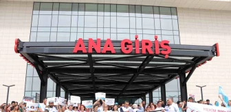 İzmir Şehir Hastanesi'nde Sağlık Çalışanları Şiddete Tepki Gösterdi