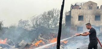 Kastamonu'da çıkan yangında 2 ev ve ahırlar zarar gördü, 4 büyükbaş hayvan öldü
