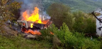 Kastamonu'da sobadan çıkan yangında ev tamamen yanarak kullanılamaz hale geldi