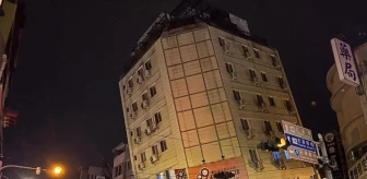 Tayvan'da 6.2 Büyüklüğünde Deprem: 7 Katlı Bina Yan Yattı