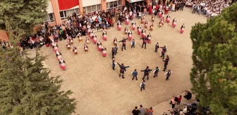 Tekirdağ'da İlkokul Öğrencileri ve Velileri Zeybek Oynadı