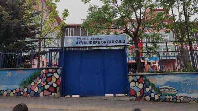 23 Nisan gösterisinde veliden öğretmene saldırı: Kafa attıktan sonra yumrukladı