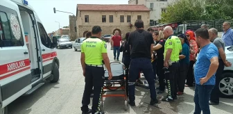 Adana'da hafif ticaret aracı ile elektrikli bisiklet çarpıştı, sürücü yaralandı