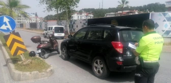 Manavgat'ta motosiklet otomobile çarptı: 1 yaralı