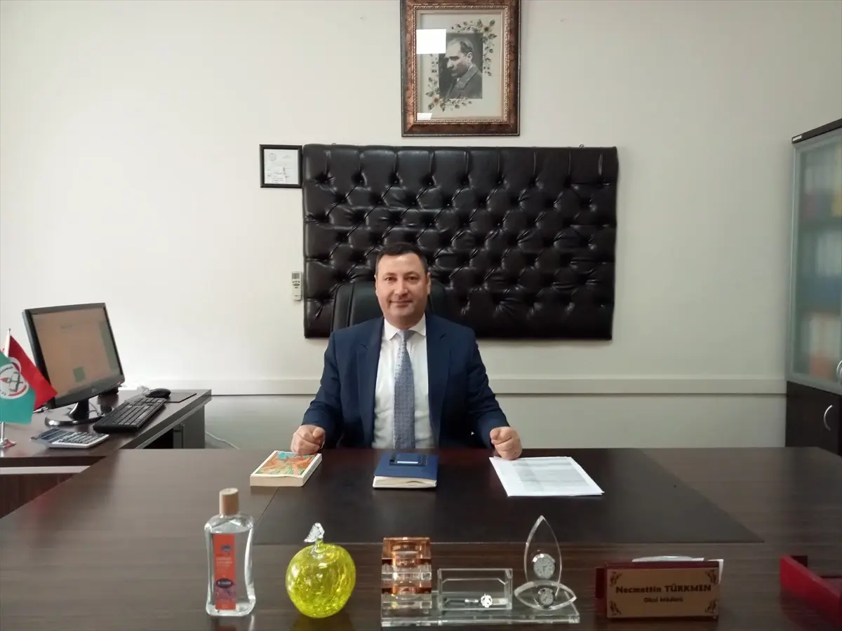 Gölcük İlçe Halk Eğitim Merkezi Müdürlüğü, 'Minik Eller Büyük Hayaller' Projesiyle Okullarda Etkinlik Düzenliyor