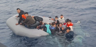 İzmir açıklarında 5'i çocuk 45 düzensiz göçmen kurtarıldı
