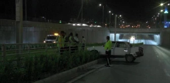 Kayseri'de otomobil tramvay yoluna girdi, 2 kişi yaralandı
