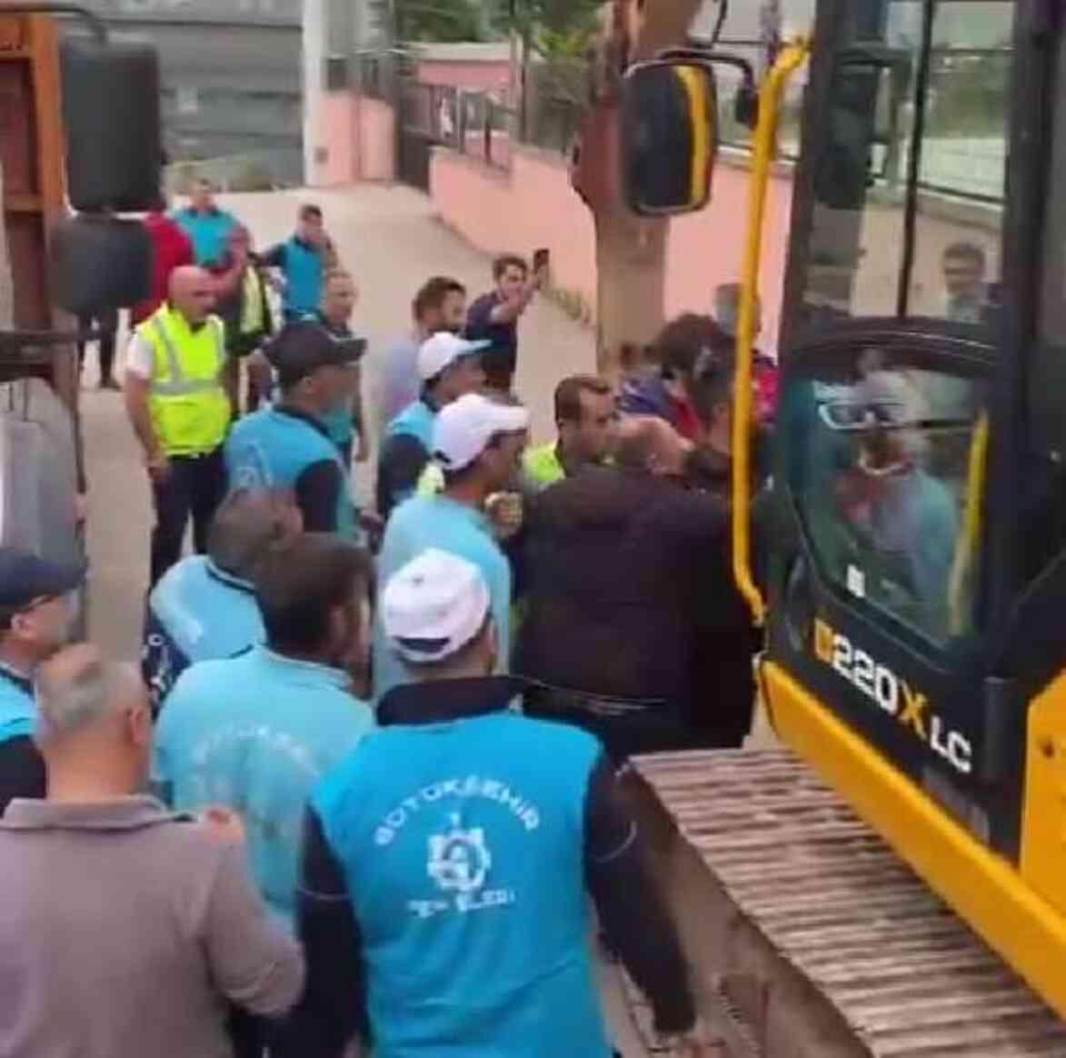 Kocaeli Büyükşehir Belediyesi'nden arbede açıklaması! 'Yorumsuz' ifadesiyle video paylaştılar Kocaeli Büyükşehir Belediyesi'nden arbede açıklaması! 'Yorumsuz' ifadesiyle video paylaştılar